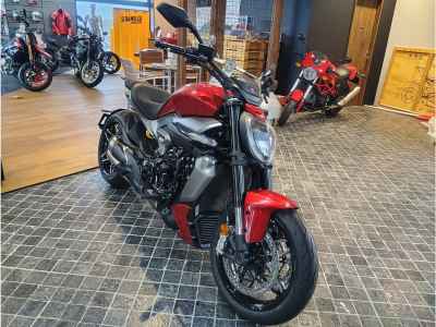 Ducati Diavel V4 2025