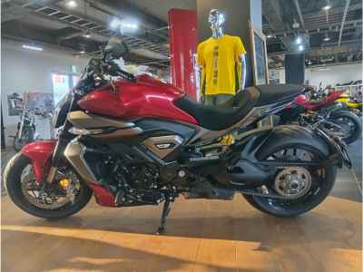 Ducati Diavel V4 2025