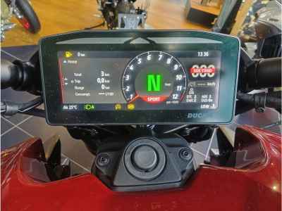 Ducati Diavel V4 2025