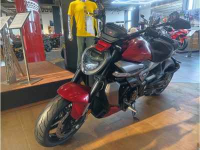 Ducati Diavel V4 2025
