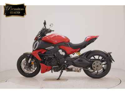 Ducati Diavel V4 2023