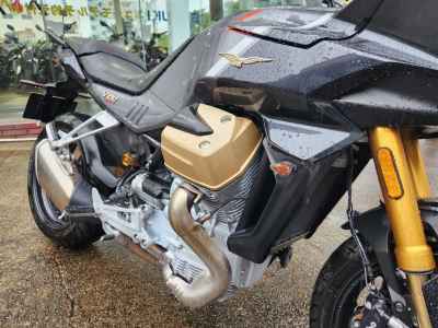 Moto Guzzi V100 Mandello 2025