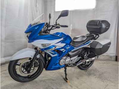 Suzuki GSR250F