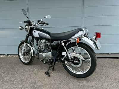 Yamaha SR400 2021
