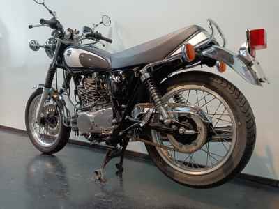 Yamaha SR400 2021