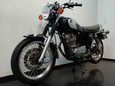 Yamaha SR400 2021