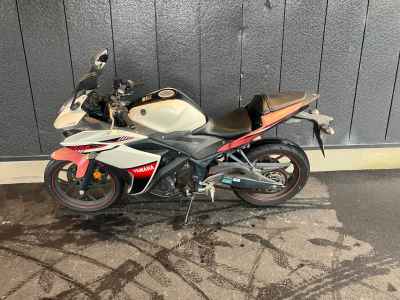 Yamaha YZF-R25 2016