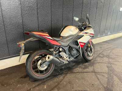 Yamaha YZF-R25 2016