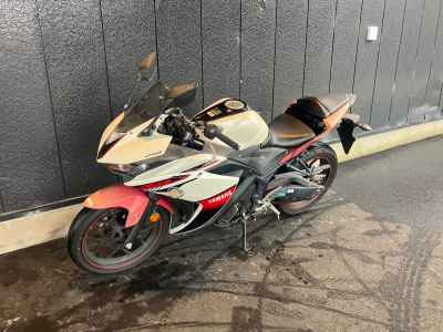 Yamaha YZF-R25 2016