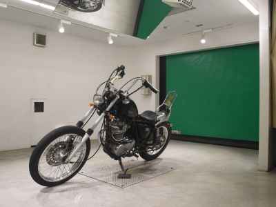 Yamaha SR400 2018