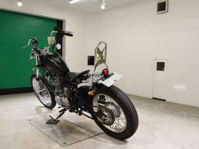 Yamaha SR400 2018