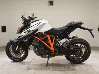 KTM 1290 Super Duke R 2021