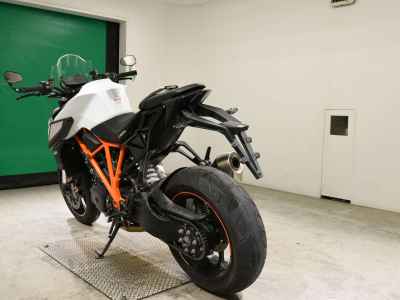 KTM 1290 Super Duke R 2021