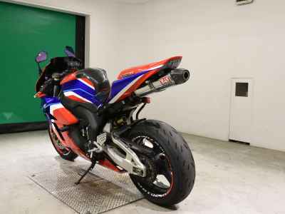Honda CBR1000RR 2005