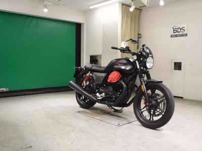 Moto Guzzi V7 2019