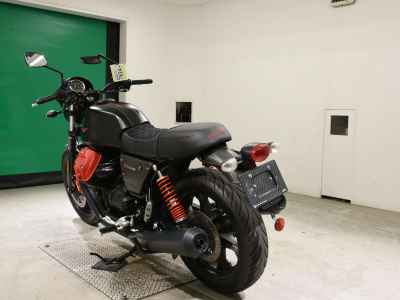 Moto Guzzi V7 2019
