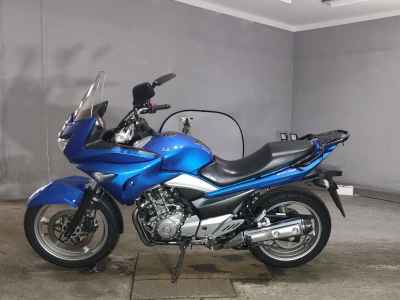 Suzuki GSR250F