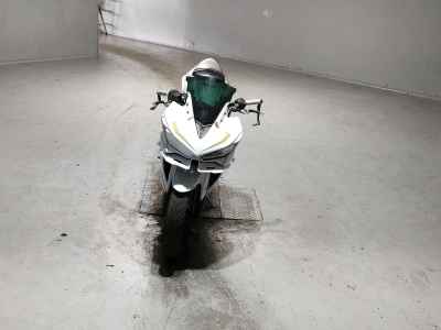 Yamaha YZF-R25 2015
