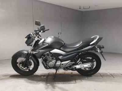 Suzuki GSR250