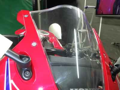 Honda CBR650R E-Clutch 2025