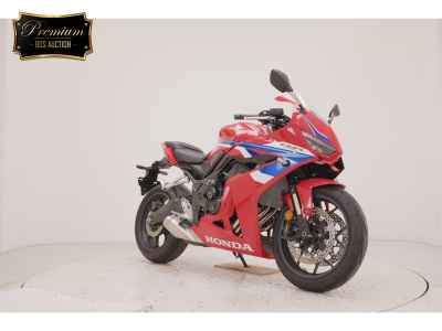 Honda CBR650R E-Clutch 2025