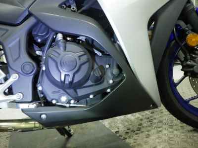 Yamaha YZF-R25 2015