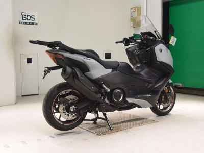 Yamaha TMAX 560 2025