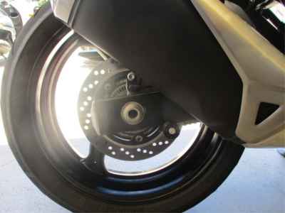 Suzuki GSR750 2015