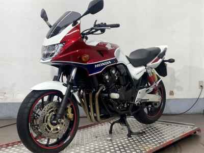 Honda CB400 Super Boldor 2015