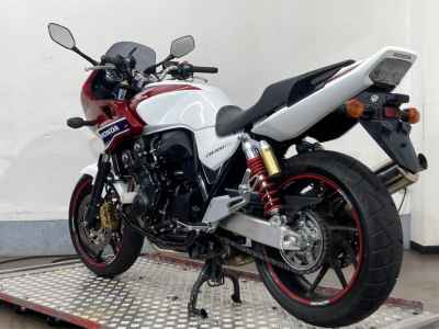 Honda CB400 Super Boldor 2015
