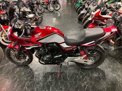 Honda CB400 Super Boldor 2021