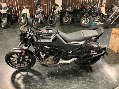 Husqvarna Svartpilen 250 2021