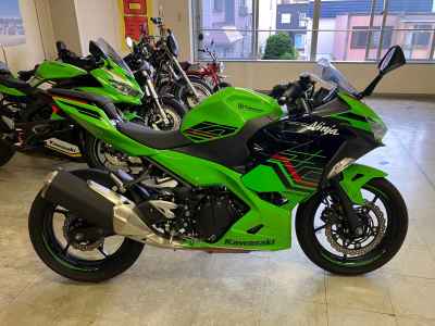 Kawasaki Ninja 400 KRT Edition 2023