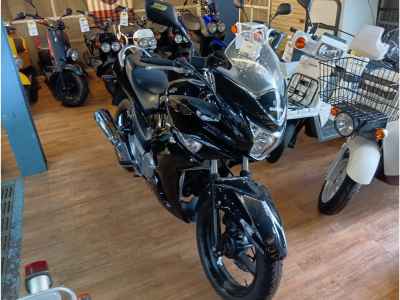 Suzuki GSR250F
