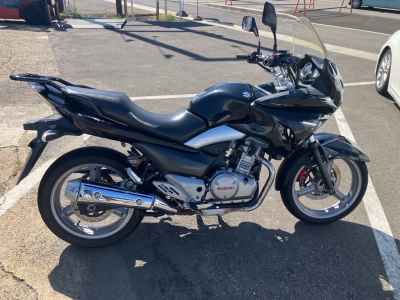 Suzuki GSR250S