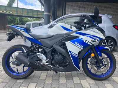 Yamaha YZF-R25 2015