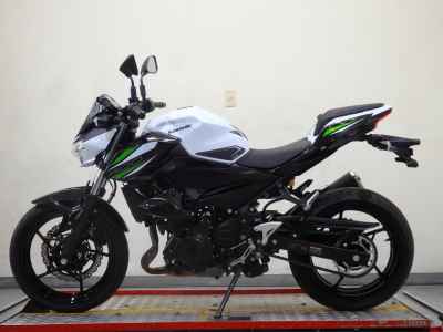 Kawasaki Z400 2025