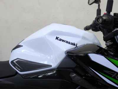 Kawasaki Z400 2025