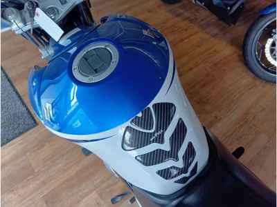 Suzuki GSR250