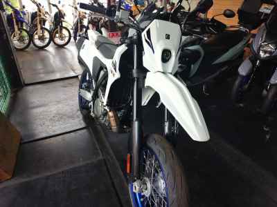 Suzuki DR-Z4SM 2025