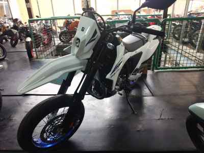 Suzuki DR-Z4SM 2025