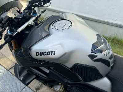 Ducati Streetfighter V4S 2021