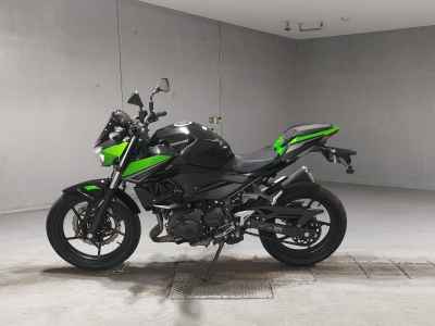 Kawasaki Z400 2022