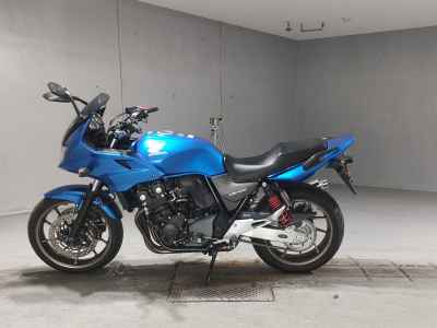 Honda CB400 Super Boldor 2019