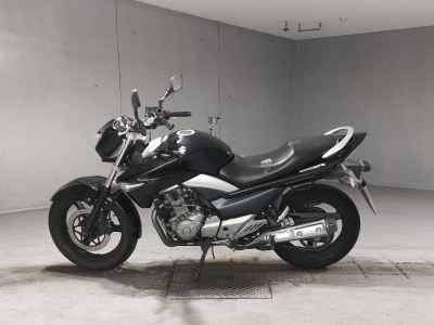 Suzuki GSR250