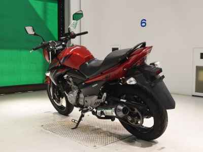 Suzuki GSR250
