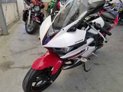 Yamaha YZF-R25 2016