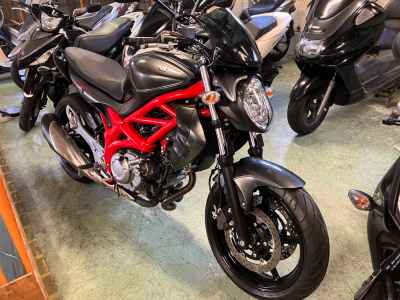 Suzuki Gladius SFV650 2016