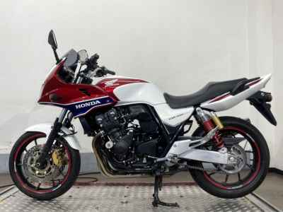 Honda CB400 Super Boldor 2015