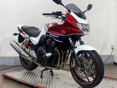 Honda CB400 Super Boldor 2015